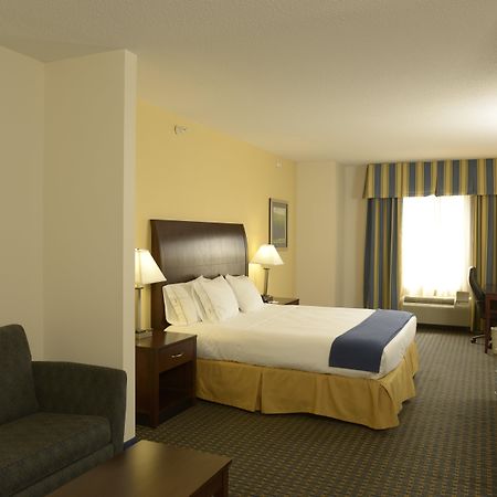 Holiday Inn Express & Suites Wilson-Downtown By Ihg מראה חיצוני תמונה
