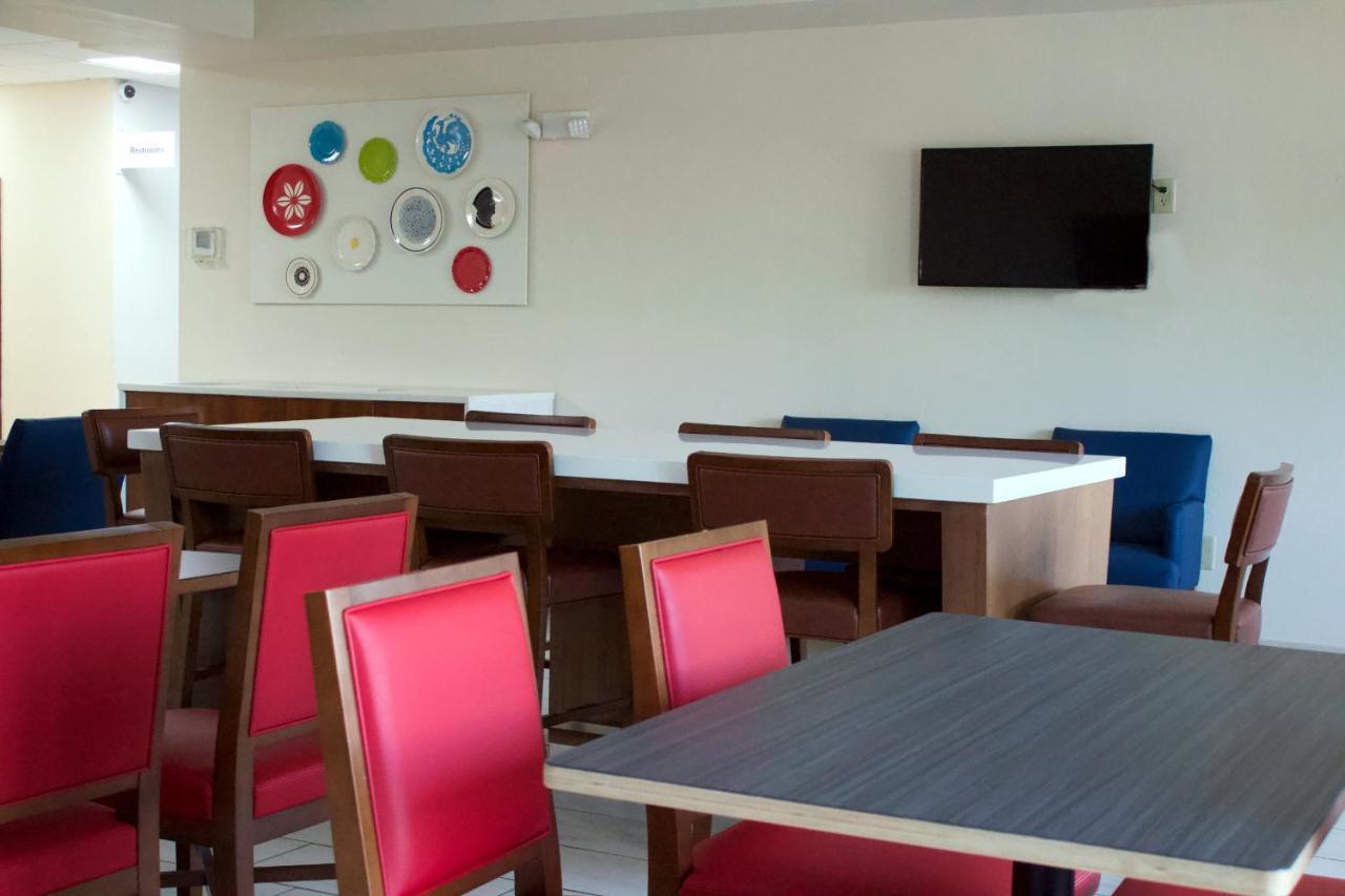 Holiday Inn Express & Suites Wilson-Downtown By Ihg מראה חיצוני תמונה