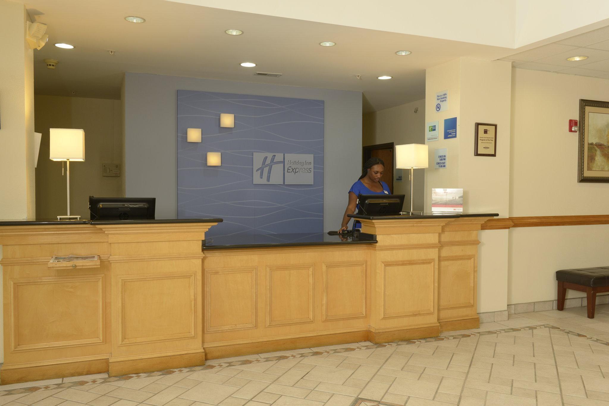 Holiday Inn Express & Suites Wilson-Downtown By Ihg מראה חיצוני תמונה